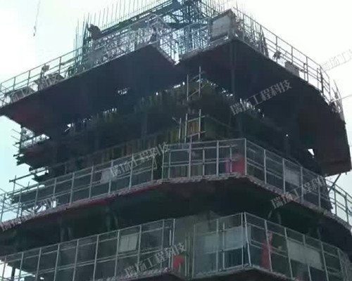 液压自爬模板