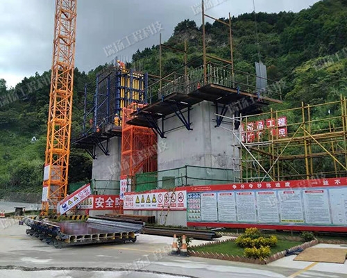 悬臂架模板
