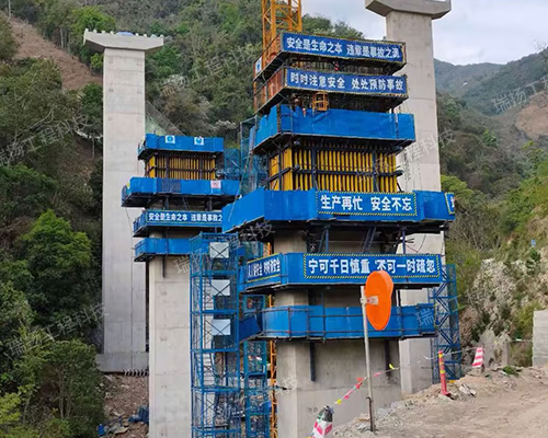 液压自爬模